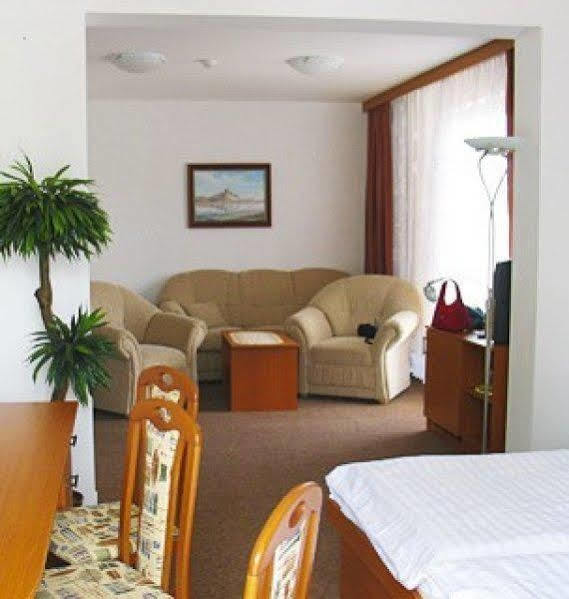 Wellness Hotel Thermal Štúrovo Eksteriør bilde