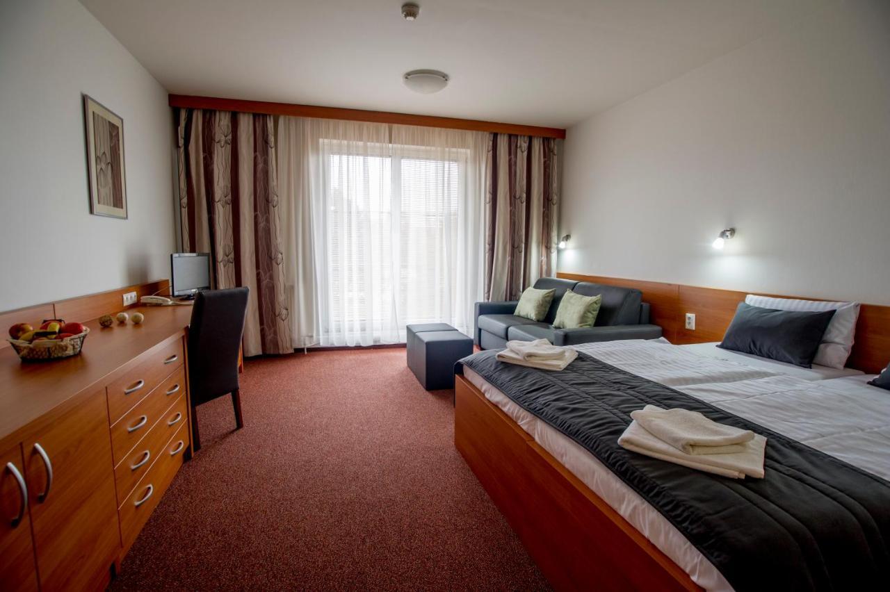 Wellness Hotel Thermal Štúrovo Eksteriør bilde