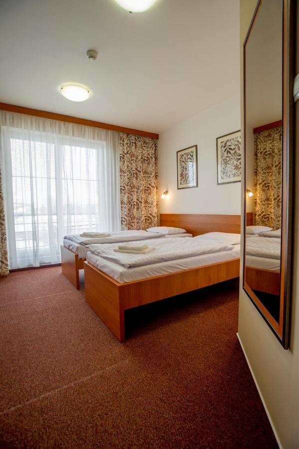 Wellness Hotel Thermal Štúrovo Eksteriør bilde
