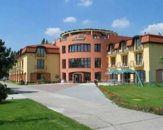 Wellness Hotel Thermal Štúrovo Eksteriør bilde